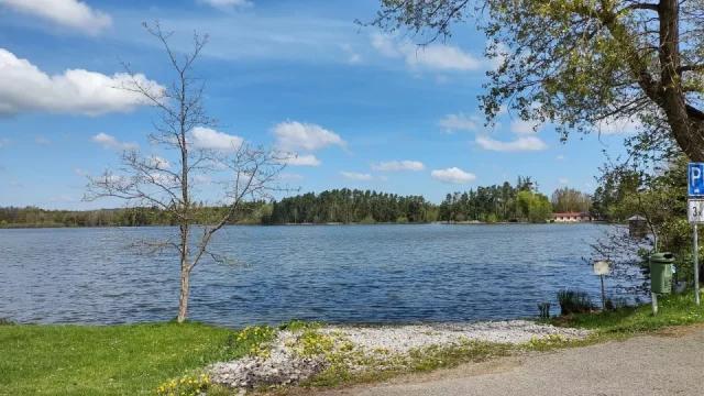 Tady je lepší se nekoupat. Tento týden má špatnou vodu už 21 českých lokalit, zákaz dostal Šeberák