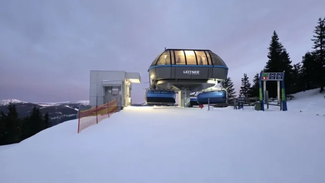 Dvě hodiny lyžování za 3700 korun. Vyzkoušeli jsme nejluxusnější sjezdovku v Česku