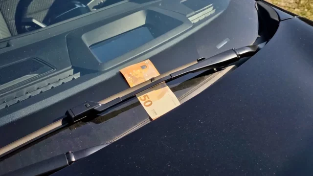 Přijít o peníze nebo auto je v zahraničí jednoduché. Na tyhle podvodné triky si dejte pozor