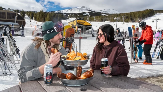 Lyžování ve Špindlu stojí na den i více než 1600 Kč. Oproti střediskům za velkou louží je to láce