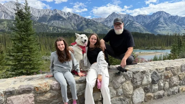 Banff: Ledovce, tyrkysová jezera, fronty turistů, losí trus a české čau uprostřed skal