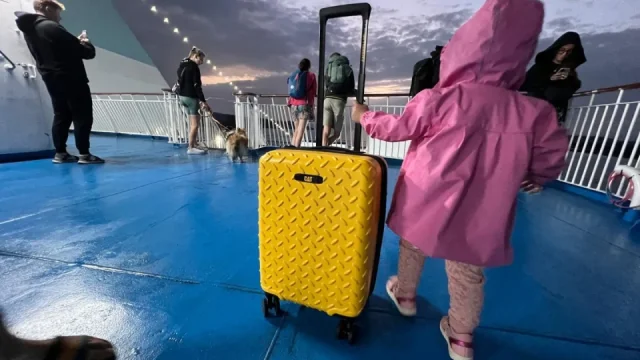 Test kufru CAT: Z oceli není, i když tak vypadá, přesto vydrží dost a ztratit se skoro nedá