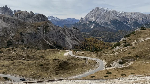 Bez rezervace zákaz vjezdu a dlouhá zajížďka. Oblíbený italský průsmyk chystá zásadní omezení