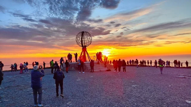Výprava na Nordkapp za půlnočním sluncem a pak za doprovodu trollů a sobů směr Lofoty