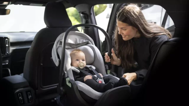 Základem pro cestování s dětmi je dobrá autosedačka. Poradíme, které se obloukem vyhnout a co vybrat