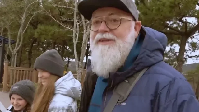 Tady Pepa utíkal před dinosaury. Fotr našel pobřeží jak z Jurského parku