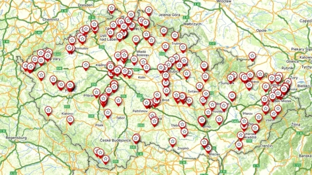 Čtyřicetistupňová vedra dorazila do Česka. Mapa ukáže všech 185 tuzemských přírodních koupališť