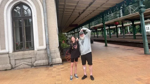 Wednesday: Miliony lidí tohle místo viděly, ale nevědí, kde reálně je. Holky vám to ukážou