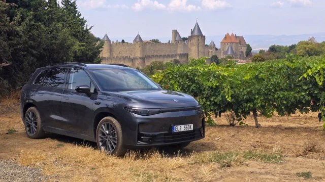 5000 km do Španělska a zpět s elektromobilem, který nemusí k nabíječkám. Nerozvedli jsme se