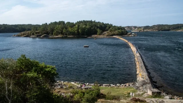 Promenáda po skalách, přes ostrovy nebo přes moře. Našli jsme místa, kde na starosti zapomene každý