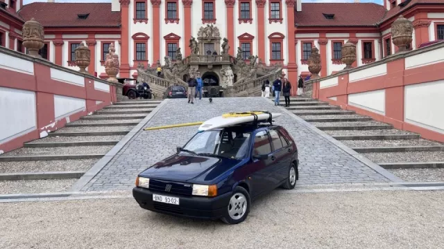 Takhle to vypadalo na výstavě oslavující 125. výročí automobilky Fiat. Troja byla plná veteránů