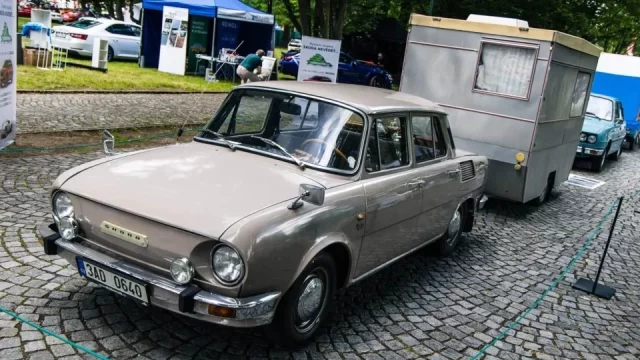 Cestování z dob komunismu i moderní obytňák narvaný reproduktory. Byli jsme se podívat na Legendách