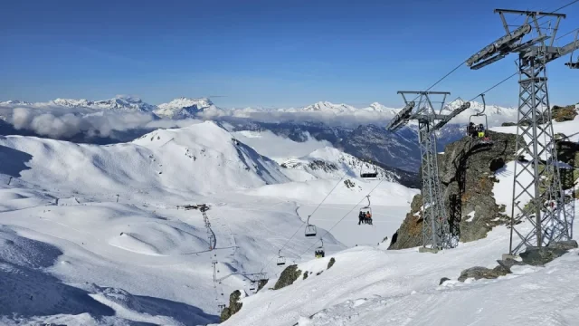 Den na sjezdovce v evropských střediscích vyjde i na 2500 Kč. Někde meziročně zdražili až o čtvrtinu