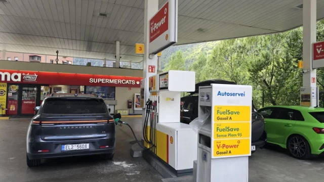 Malá zemička v Evropě nabízí extrémně levný benzin a naftu. Reálně vypadá lépe než na fotkách