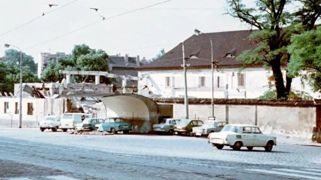 Plnou, prosím: Příběh tankování v Československu