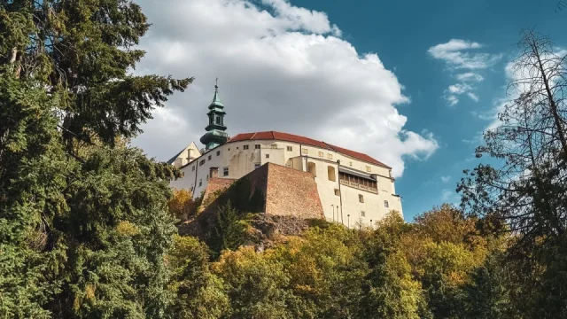 Nitra nás překvapila. Skrývá 66 tisíc starých knih i kostelík, který Slováci znali z bankovky