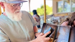 Překladač na cesty: Mobilem to jen začíná, k dispozici jsou také překládací sluchátka nebo puk s AI