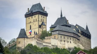 Výlet na Karlštejn: Tak levné jídlo jsme tady fakt nečekali, některé prohlídky ale stojí majlant