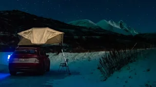 Já, elektromobil, ledovec a stan. Silnice Sognefjellet byla dalším norským dobrodružstvím