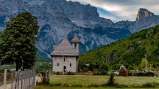 Ztracený ráj Albánských Alp: Theth a jeho nádherné okolí plné hor, řek a vodopádů
