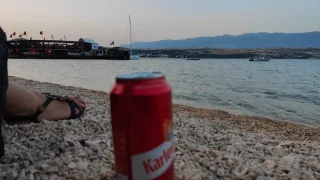 Odpočinková dovolená v Chorvatsku? Picí soutěž s Němci u bazénu a pak pravá chorvatská Ibiza
