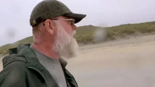 Fotr vyrazil na krásnou písečnou pláž. Dopadlo to tady jako vždycky. Začalo pršet