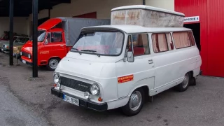 Jezdíme pomalu, ale bydlíme: Škoda 1203 se dodávala i v kempinkové úpravě