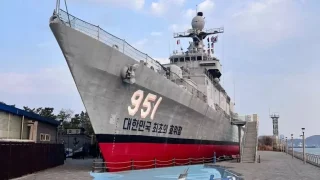 Fotr se vypravil na válečnou loď z osmdesátek. Uvnitř to trochu smrdí, ale je to zážitek