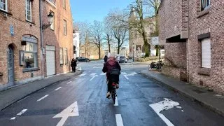 Fotr na tripu 11, Bruggy