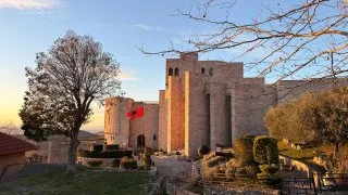 Fotr na tripu 11, Tirana