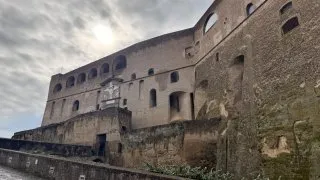 Fotr na tripu 11, Neapol II