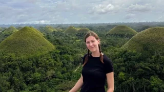 Vyzkoušejte koupání v jeskyni, čokoládové hory nebo praskající most. Ostrov Bohol dokáže nadchnout