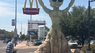 Fotr na tripu 12, Roswell