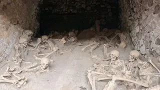 Fotr na tripu 11, Neapol