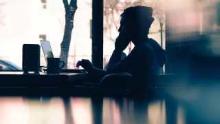 Místo krásného ubytování neobyvatelný děs: Kde hledat telefonní číslo na zákaznickou linku Booking