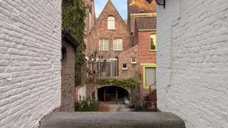 Fotr na tripu 11, Bruggy