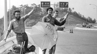 Pěšky a stopem z Československa do Japonska. Expedice Sakura odešla ze Staromáku před 55 lety