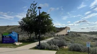 Fotr na tripu 10, dinosauři