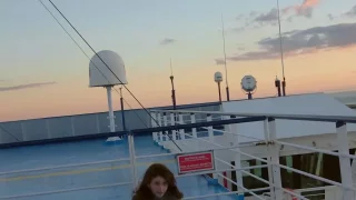 Jak to vypadá na trajektu ze Sardinie na Sicílii? Cestuje zde hodně psů a budíček je ve čtyři ráno