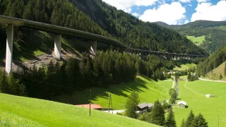 Harmonogram dopravního pekla v Brenneru: Kdy (ne)čekat potíže, kalendář omezení, aktuální zdržení