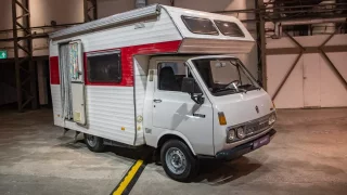 Toyota Hiace Newlander: Nebýt soudruhů, i takováto obytná auta se u nás mohla v 70. letech prodávat