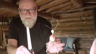 Čtyři noci ve srubu bez elektřiny a signálu. Jen Fotr, svíčky a vaření na ohni