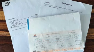 Cesta vlakem z Amsterdamu do Prahy byla peklo, ze kterého vzešly dvě reklamace. Dráhy se vyznamenaly