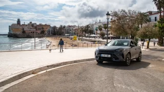 Našli jsme místo kombinující alkohol, automobilové závody a luxus. Je to přímořský ráj