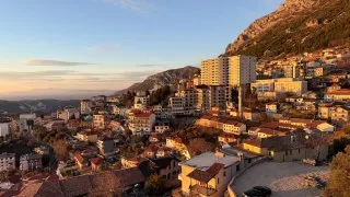 Fotr na tripu 11, Tirana