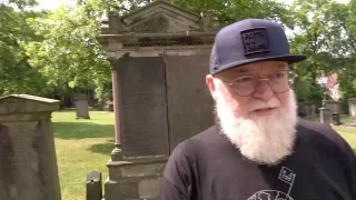 Pepu do Bradavic nevzali, tak si kouzelnický svět musel najít sám. Vydal se do Edinburghu