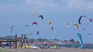 Zkusil Fotr v Černé Hoře kiting? Na větrné pláži k tomu měl ideální podmínky