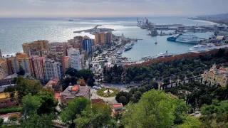 Málaga v zimě: Teplo, bary otevřené, ulice v plném proudu a přesto bez davů turistů