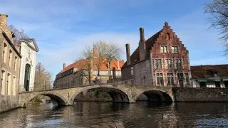 Fotr na tripu 11, Bruggy na talíři