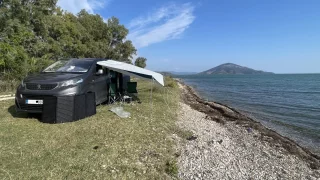 Řecká vláda se asi zbláznila. V zemi plošně zakázala parkování karavanistů, za porušení je pokuta